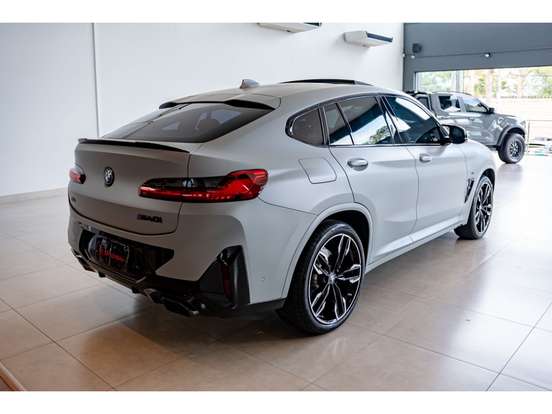 BMW-X4-2022