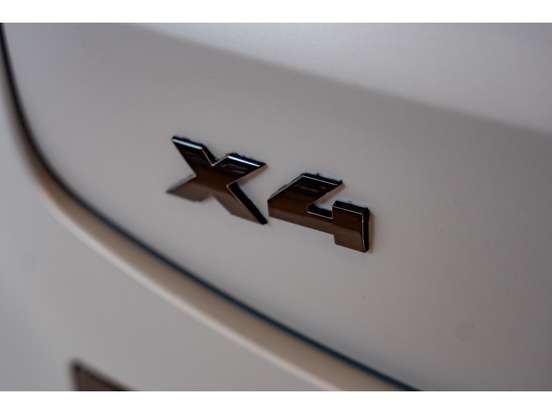 BMW-X4-2022