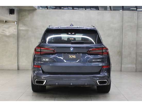BMW-X5-2021