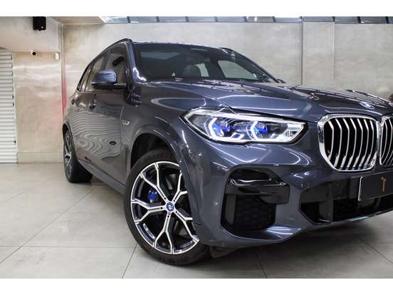 BMW-X5-2021