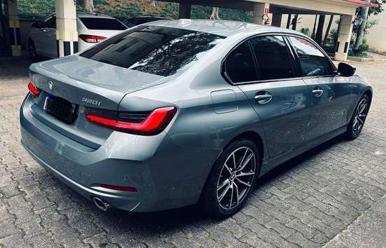 BMW-320i-2025