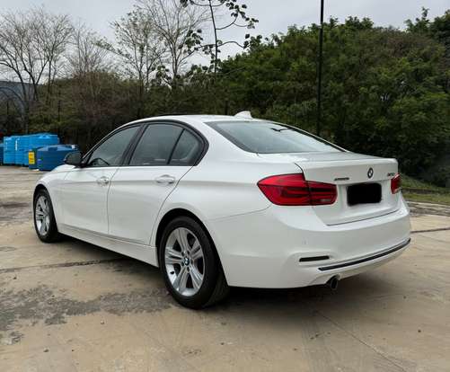 BMW-320i-2016
