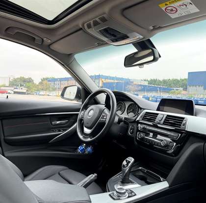 BMW-320i-2016
