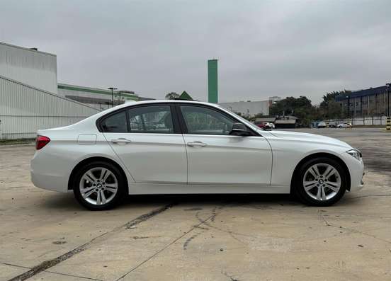 BMW-320i-2016
