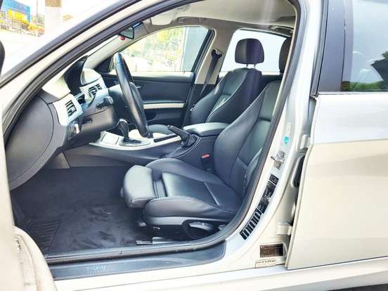 BMW-320i-2010