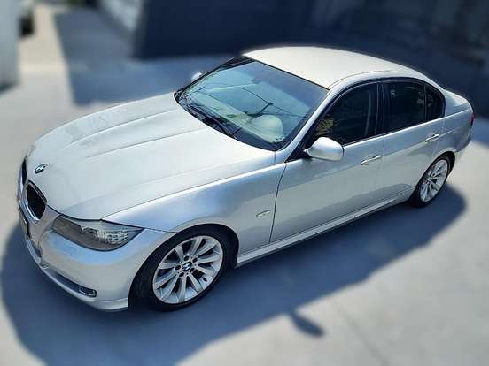 BMW-320i-2010