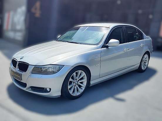 BMW-320i-2010