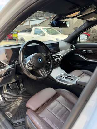 BMW-330e-2022