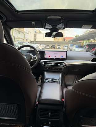 BMW-330e-2022