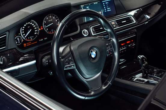 BMW-750i-4.4 LUXURY SEDAN V8 32V GASOLINA 4P AUTOMÁTICO BMW-750i-2011