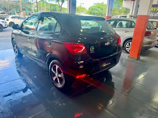 CHEVROLET-ONIX-1.4 MPFI LT 8V FLEX 4P AUTOMÁTICO CHEVROLET-ONIX-2018