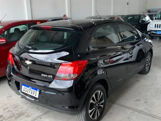 CHEVROLET-ONIX-1.4 MPFI LTZ 8V FLEX 4P AUTOMÁTICO CHEVROLET-ONIX-2013