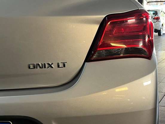 CHEVROLET-ONIX-1.4 MPFI LT 8V FLEX 4P AUTOMÁTICO CHEVROLET-ONIX-2017