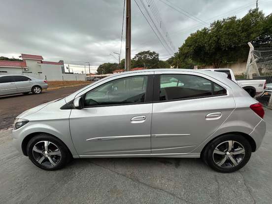 CHEVROLET-ONIX-2017