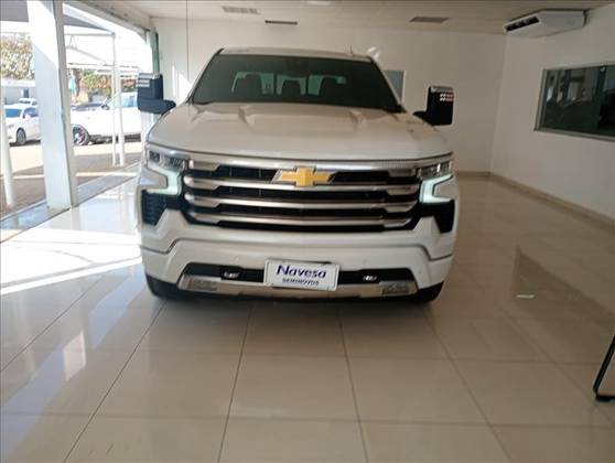 CHEVROLET SILVERADO 5.3 V8 GASOLINA 1500 HIGH COUNTRY 4X4 AUTOMÁTICO
