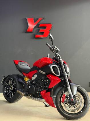 DUCATI DIAVEL V4 