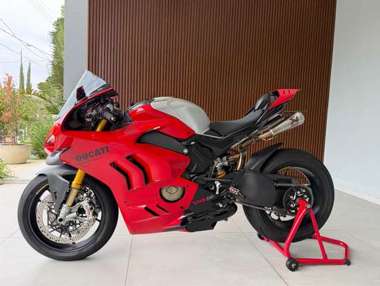 DUCATI-PANIGALE V4 S-2024