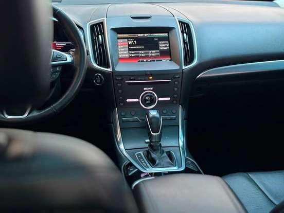 FORD-EDGE-2016