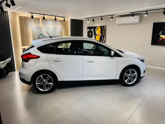 FORD-FOCUS-1.6 SE PLUS 16V FLEX 4P MANUAL FORD-FOCUS-2017