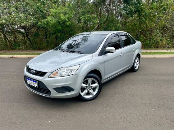 FORD FOCUS 2.0 GHIA 16V GASOLINA 4P AUTOMÁTICO