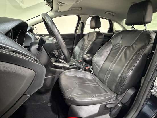 FORD-FOCUS-2.0 SE SEDAN 16V FLEX 4P POWERSHIFT FORD-FOCUS-2015