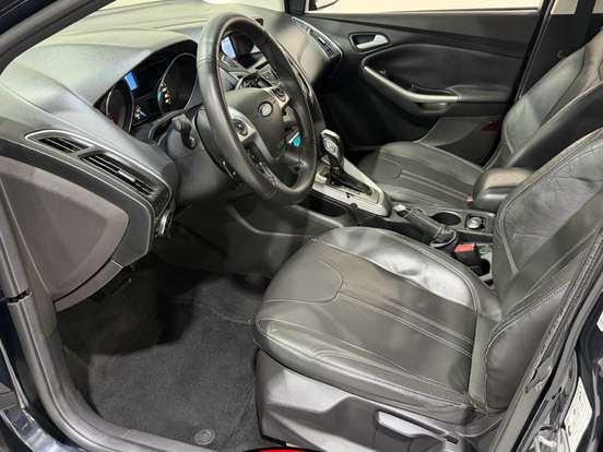 FORD-FOCUS-2.0 SE SEDAN 16V FLEX 4P POWERSHIFT FORD-FOCUS-2015