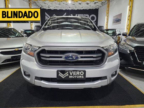 FORD RANGER 2.2 BLACK 4X2 CD 16V DIESEL 4P AUTOMÁTICO