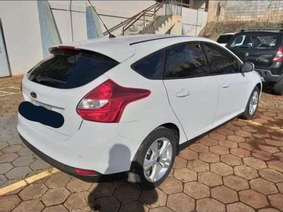 FORD-FOCUS-1.6 SE 16V FLEX 4P POWERSHIFT FORD-FOCUS-2013
