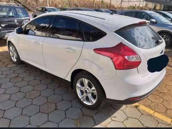 FORD-FOCUS-1.6 SE 16V FLEX 4P POWERSHIFT FORD-FOCUS-2013
