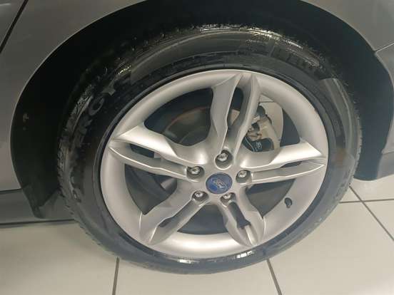 FORD-FOCUS-2.0 SE PLUS SEDAN 16V FLEX 4P POWERSHIFT FORD-FOCUS-2015