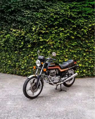 HONDA-CB 400-1981