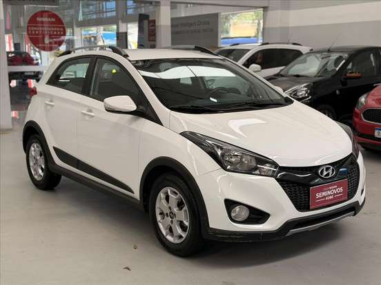 HYUNDAI-HB20X-2015