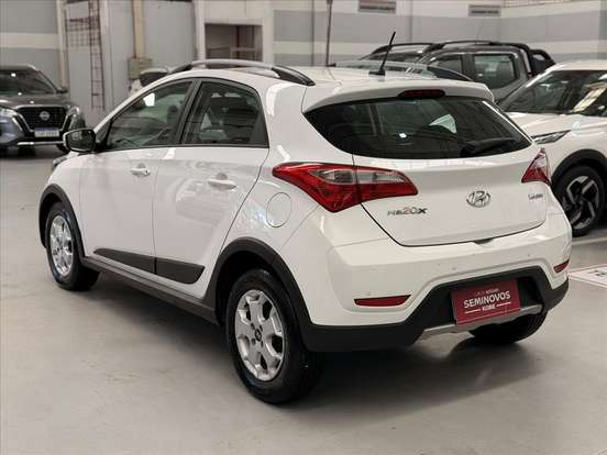 HYUNDAI-HB20X-1.6 16V STYLE FLEX 4P MANUAL HYUNDAI-HB20X-2015