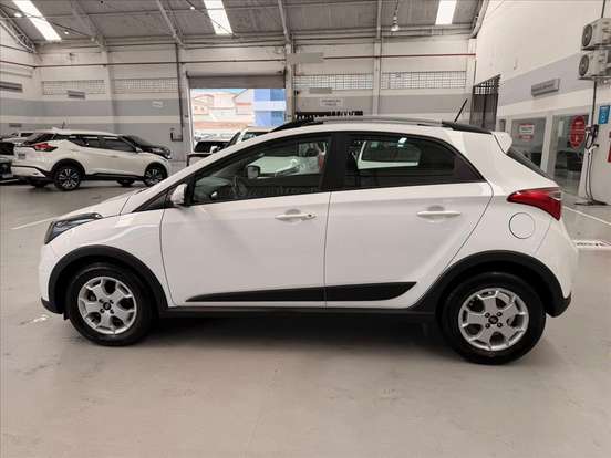 HYUNDAI-HB20X-1.6 16V STYLE FLEX 4P MANUAL HYUNDAI-HB20X-2015
