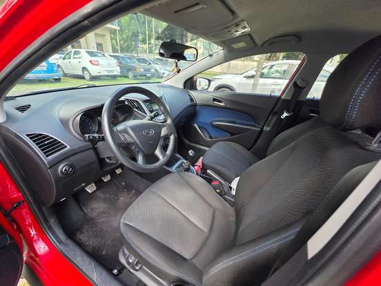HYUNDAI-HB20X-2013
