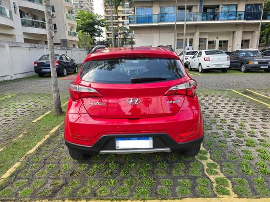 HYUNDAI-HB20X-2013