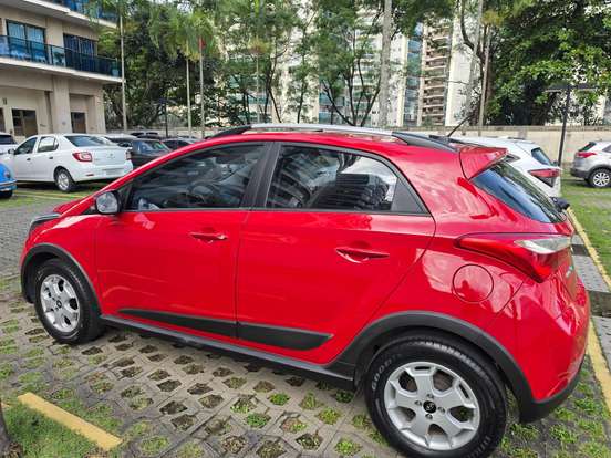 HYUNDAI-HB20X-2013