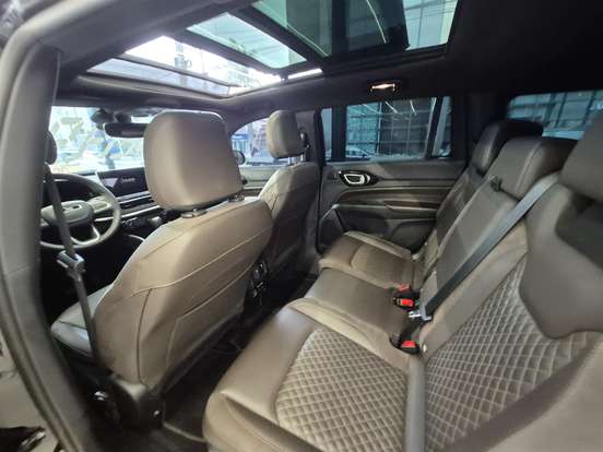 JEEP-COMMANDER-2024