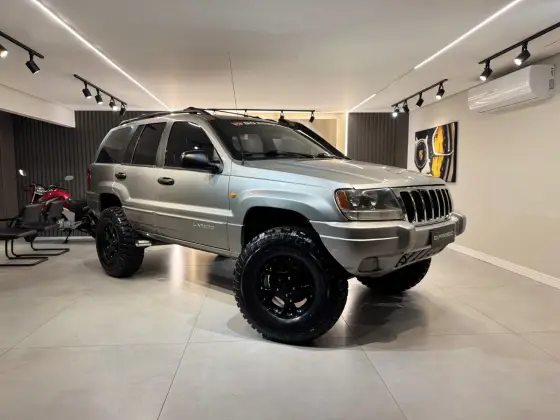 JEEP GRAND CHEROKEE 4.0 LAREDO 4X4 6I 12V GASOLINA 4P AUTOMÁTICO
