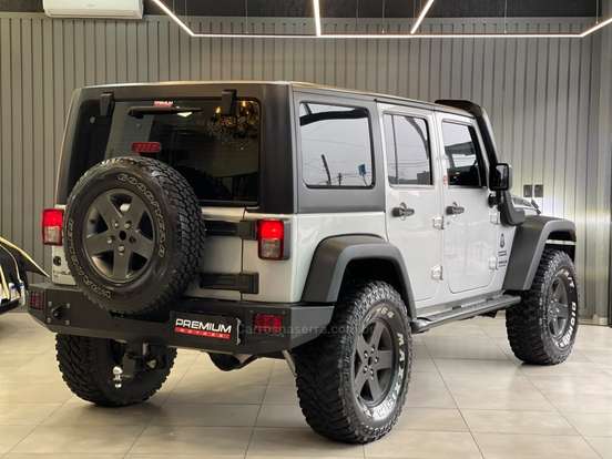 JEEP-WRANGLER-2011