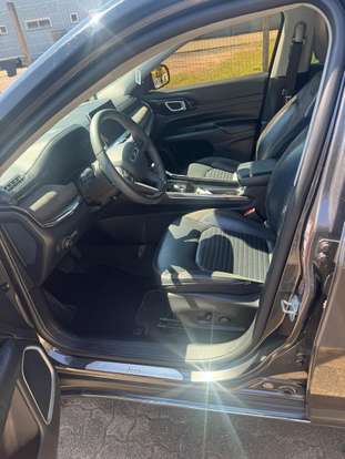 JEEP-COMMANDER-2023