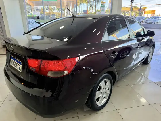 KIA CERATO 1.6 SEDAN 16V GASOLINA 4P MANUAL