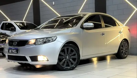 KIA CERATO 1.6 SX3 16V GASOLINA 4P AUTOMÁTICO