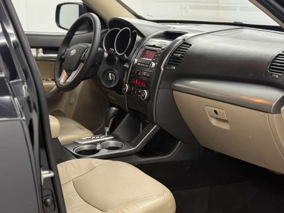 KIA-SORENTO-2.4 S.253 4X2 16V GASOLINA 4P AUTOMÁTICO KIA-SORENTO-2012
