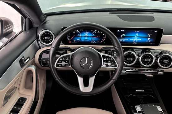 MERCEDES-BENZ-A 200-2019