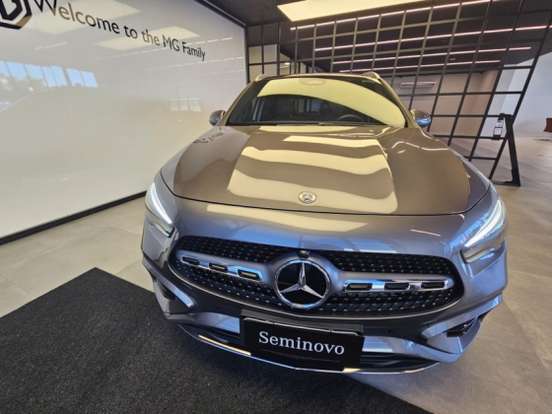 MERCEDES-BENZ-A 200-2024