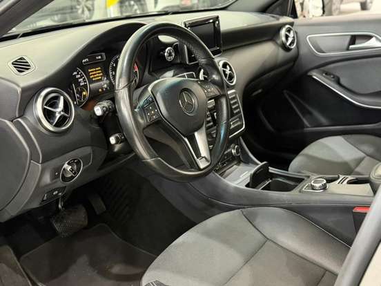 MERCEDES-BENZ-A 200-2015