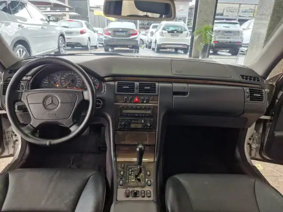 MERCEDES-BENZ-E 320-3.2 AVANTGARDE V6 GASOLINA 4P AUTOMÁTICO MERCEDES-BENZ-E 320-1998