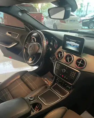 MERCEDES-BENZ-GLA 200-2015