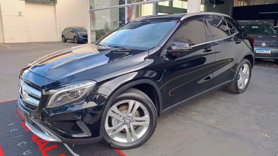 MERCEDES-BENZ GLA 200 1.6 CGI ENDURO 16V TURBO FLEX 4P AUTOMÁTICO